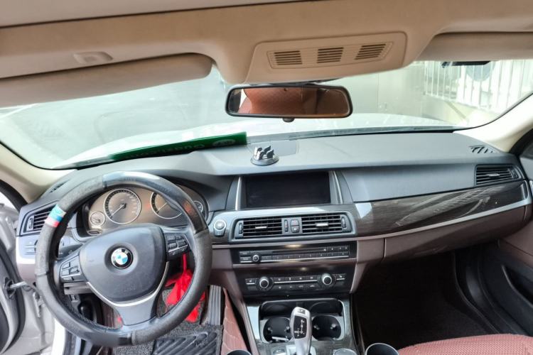 Used BMW 5 Series 2014 525Li Luxury Design Package Interior 2