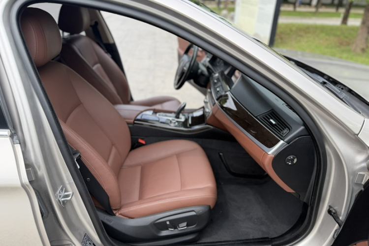 Used BMW 5 Series 2014 525Li Leading Model Interior 2