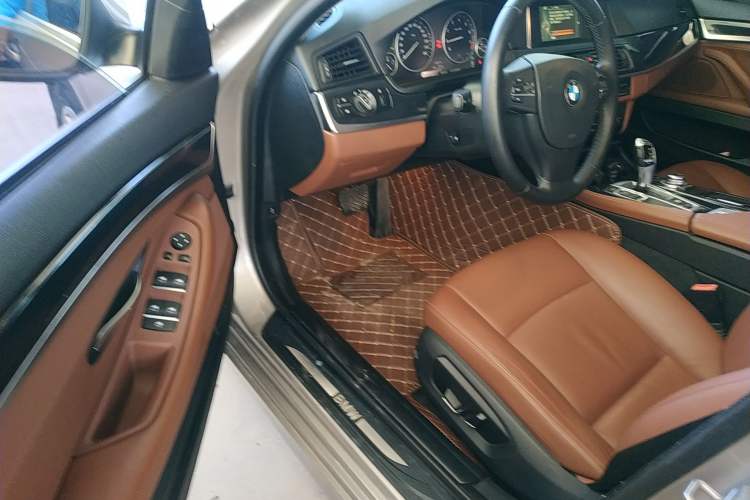Used BMW 5 Series 2014 520Li Elegant Model Interior 3