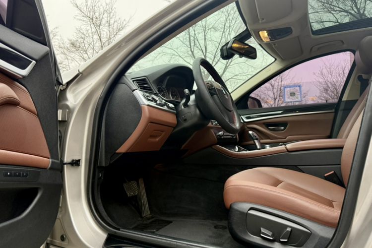 Used BMW 5 Series 2014 520i Elegant Edition Interior 3