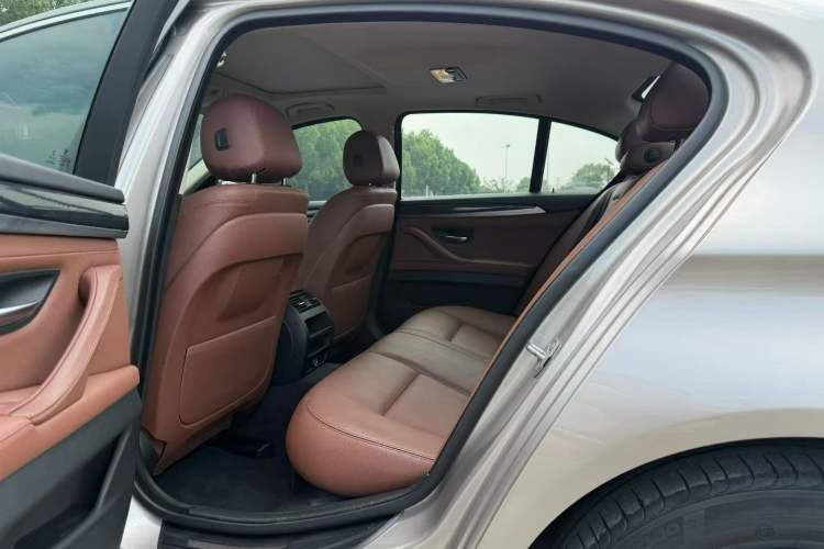 Used BMW 5 Series 2014 520i Elegant Edition Interior 3