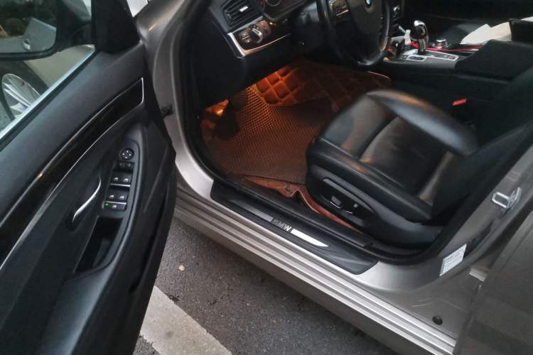 Used BMW 5 Series 2014 525Li Leading Model Interior 3