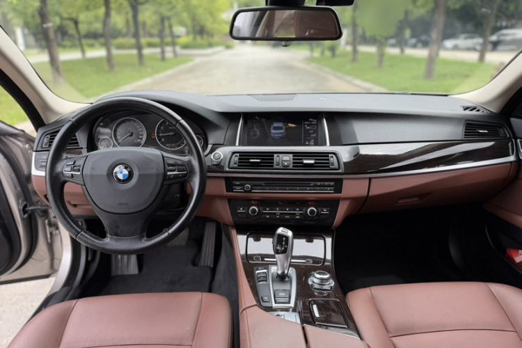Used BMW 5 Series 2014 525Li Leading Model Interior 3