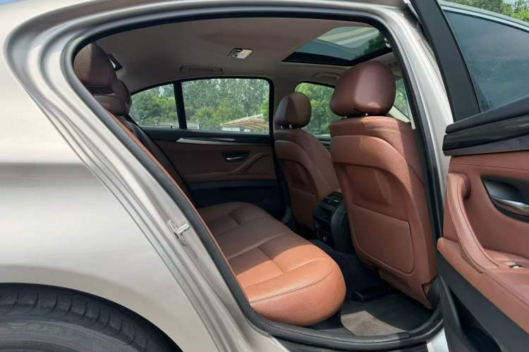 Used BMW 5 Series 2014 520i Elegant Edition Interior 4