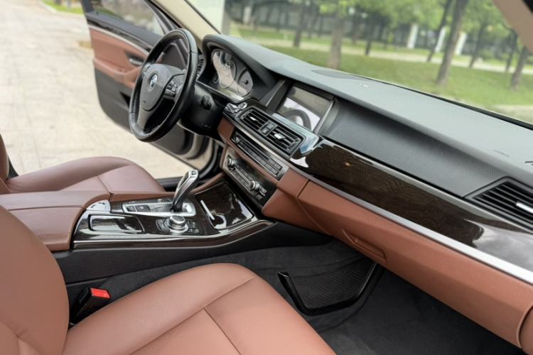 Used BMW 5 Series 2014 525Li Leading Model Interior 6