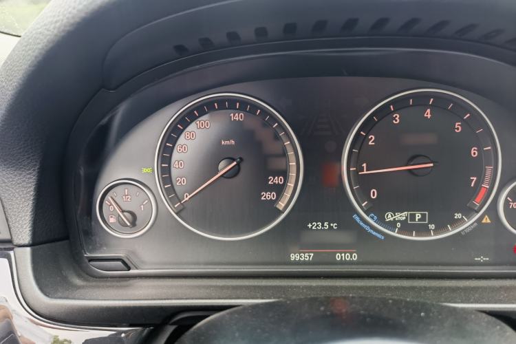 Used BMW 5 Series 2014 520Li Elegant Model Interior 8