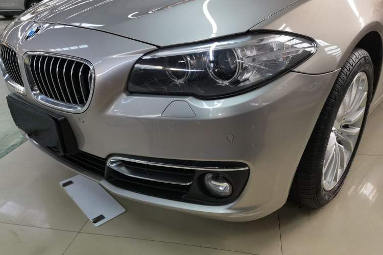 Used BMW 5 Series 2014 525Li Luxury Design Package Left Front Headlight