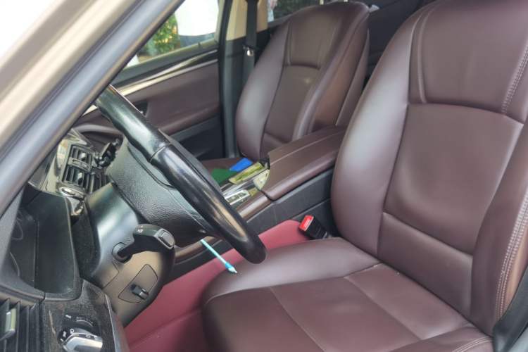 Used BMW 5 Series 2014 525Li Luxury Design Package Left Front Seat