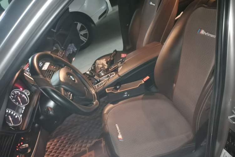 Used BMW 5 Series 2014 525Li Luxury Design Package Left Front Seat