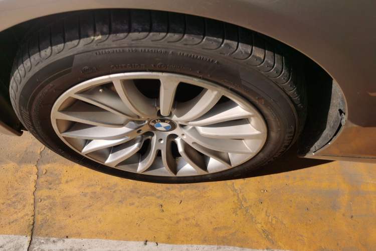 Used BMW 5 Series 2014 525Li Luxury Design Package Left Front Wheel Hub