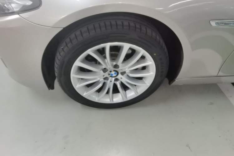 Used BMW 5 Series 2014 525Li Luxury Design Package Left Front Wheel Hub
