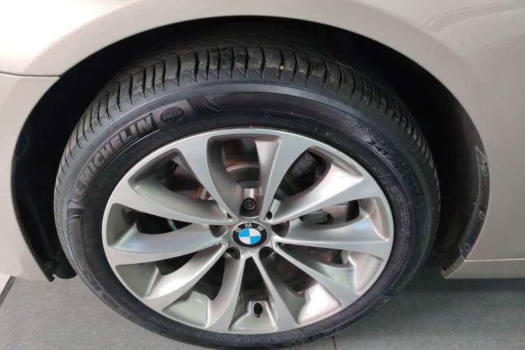 Used BMW 5 Series 2014 525Li Luxury Design Package Left Front Wheel Hub