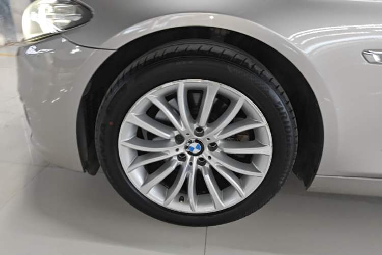 Used BMW 5 Series 2014 525Li Luxury Design Package Left Front Wheel Hub