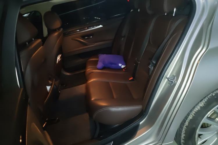 Used BMW 5 Series 2014 525Li Luxury Design Package Left Rear Seat