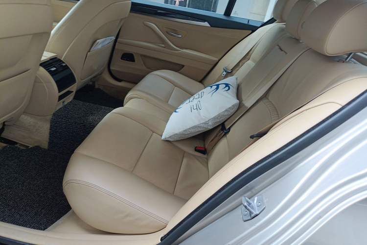 Used BMW 5 Series 2014 525Li Luxury Design Package Left Rear Seat