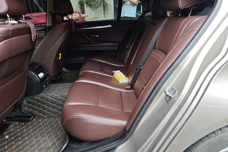 Used BMW 5 Series 2014 525Li Luxury Design Package Left Rear Seat