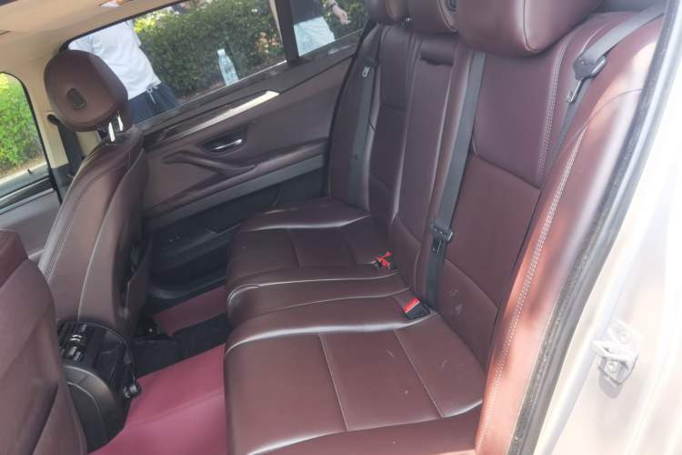Used BMW 5 Series 2014 525Li Luxury Design Package Left Rear Seat