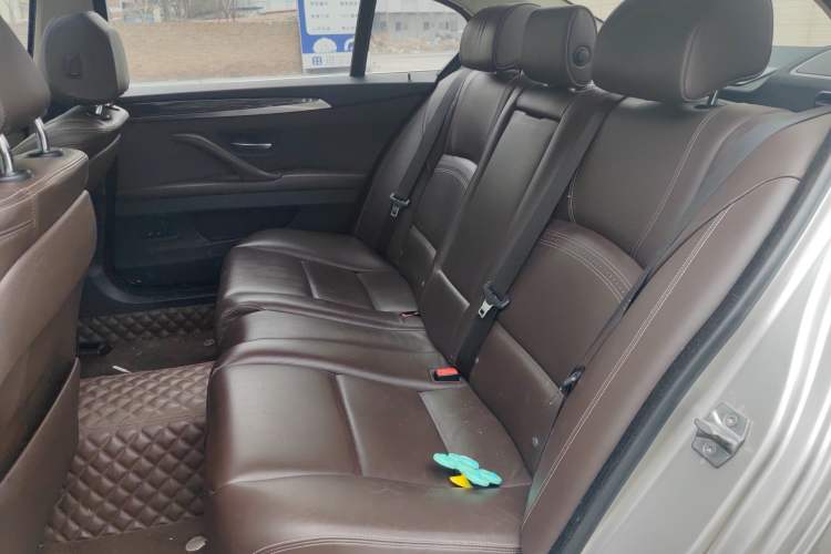 Used BMW 5 Series 2014 525Li Luxury Design Package Left Rear Seat