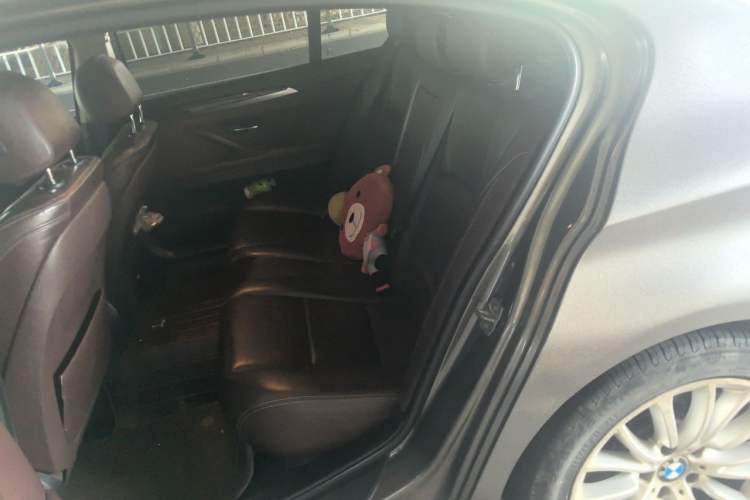 Used BMW 5 Series 2014 525Li Luxury Design Package Left Rear Seat