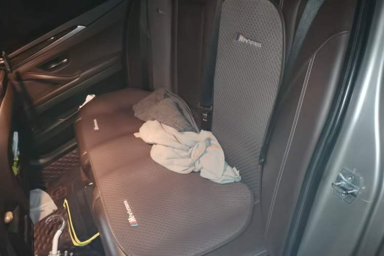 Used BMW 5 Series 2014 525Li Luxury Design Package Left Rear Seat