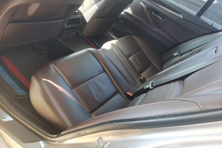 Used BMW 5 Series 2014 525Li Luxury Design Package Left Rear Seat