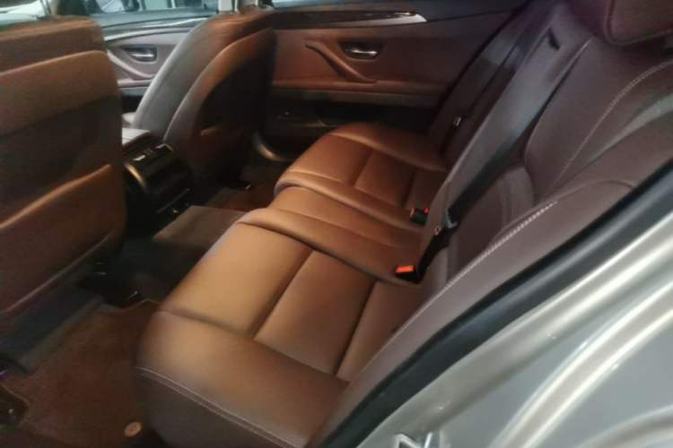 Used BMW 5 Series 2014 525Li Luxury Design Package Left Rear Seat
