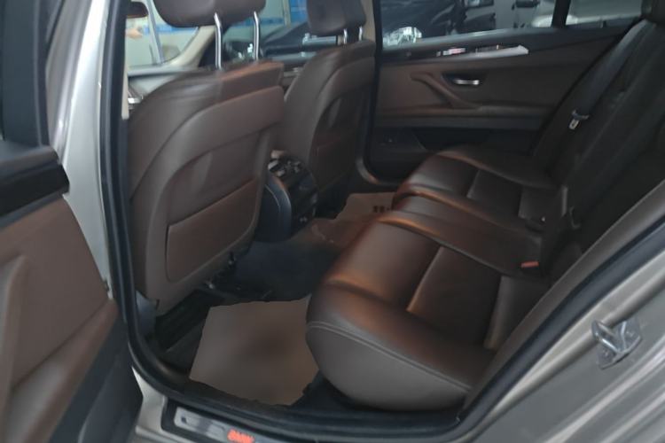 Used BMW 5 Series 2014 525Li Luxury Design Package Left Rear Seat