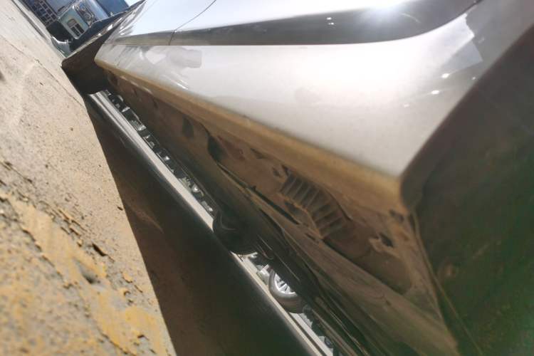 Used BMW 5 Series 2014 525Li Luxury Design Package Left Side Sill