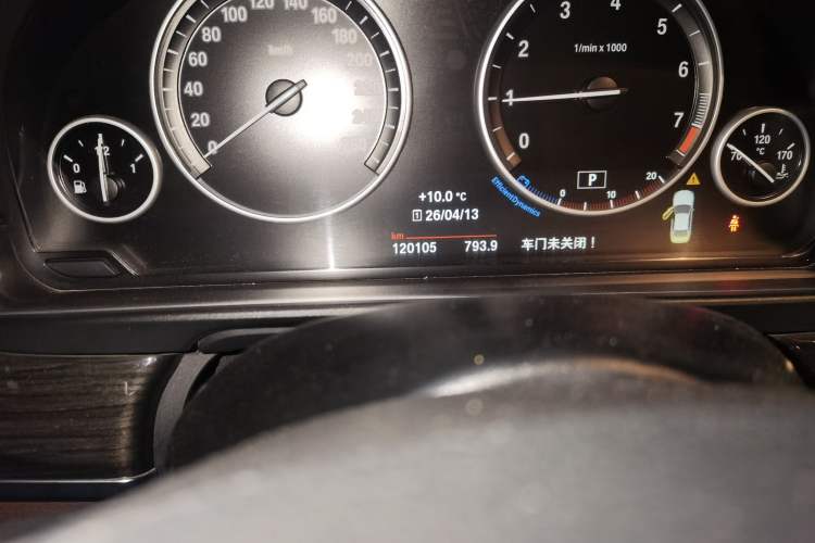 Used BMW 5 Series 2014 525Li Luxury Design Package Odometer Close Up