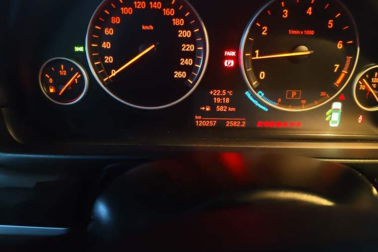 Used BMW 5 Series 2014 525Li Luxury Design Package Odometer Close Up
