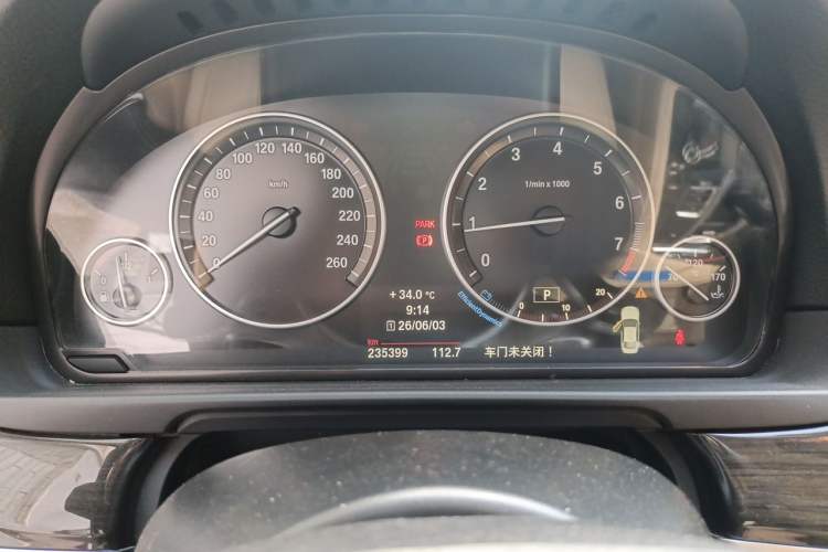Used BMW 5 Series 2014 525Li Luxury Design Package Odometer Close Up