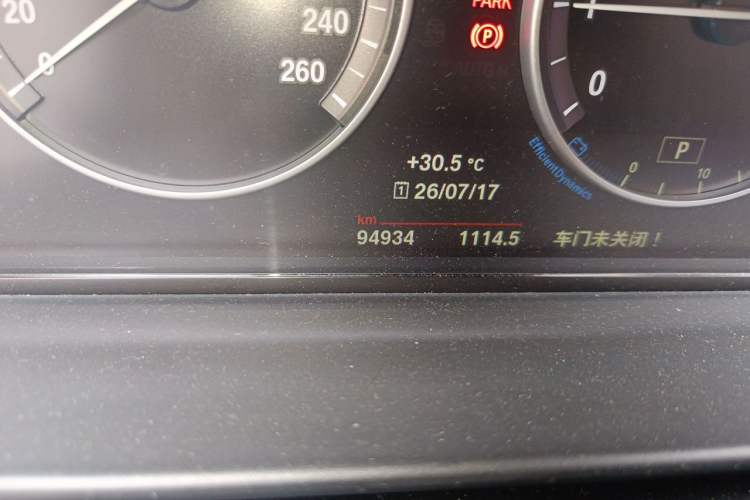 Used BMW 5 Series 2014 520Li Elegant Model Odometer Close Up