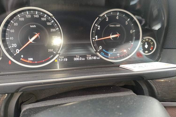 Used BMW 5 Series 2014 525Li Luxury Design Package Odometer Close Up