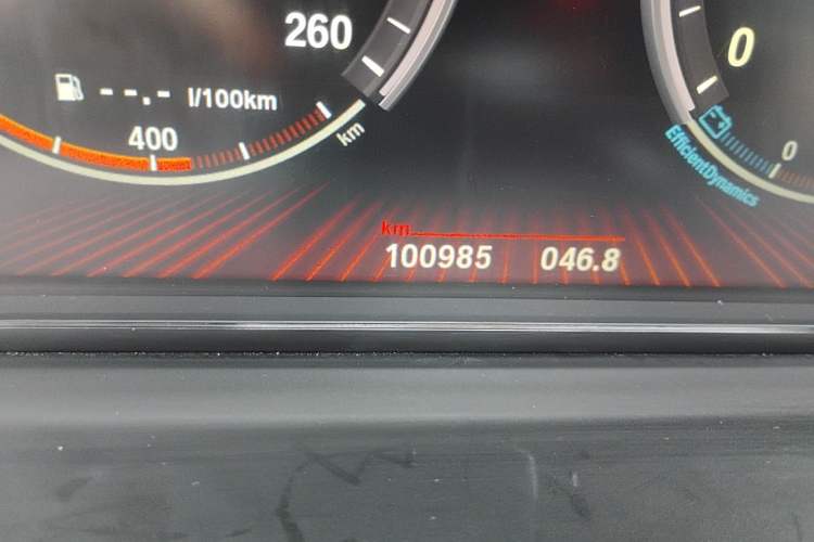 Used BMW 5 Series 2014 525Li Luxury Design Package Odometer Close Up