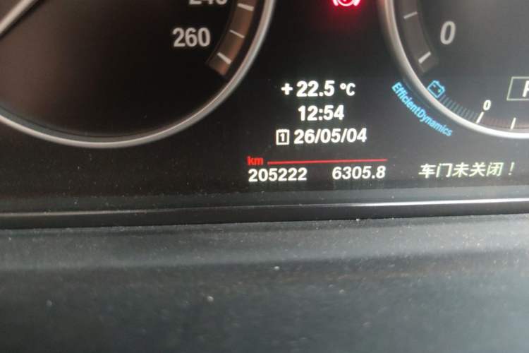 Used BMW 5 Series 2014 520Li Elegant Model Odometer Close Up