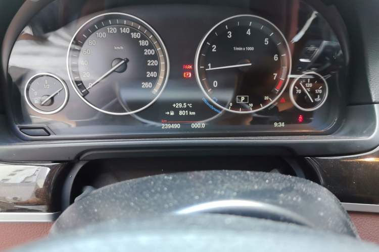 Used BMW 5 Series 2014 528Li xDrive Fashion Design Package Odometer Close Up
