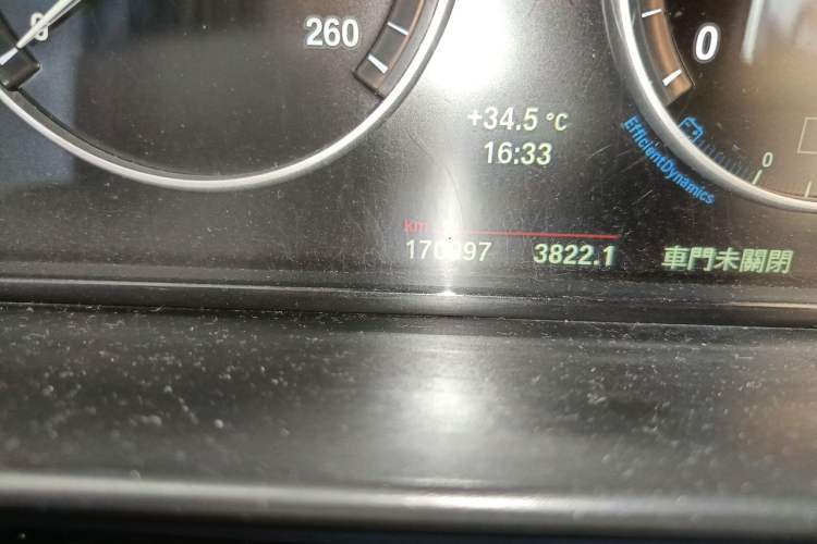 Used BMW 5 Series 2014 520Li Elegant Model Odometer Close Up