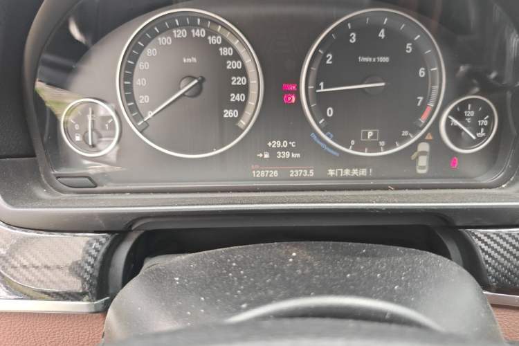 Used BMW 5 Series 2014 520Li Elegant Model Odometer Close Up