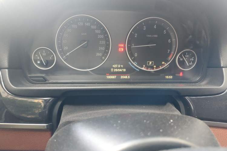 Used BMW 5 Series 2014 520Li Elegant Model Odometer Close Up