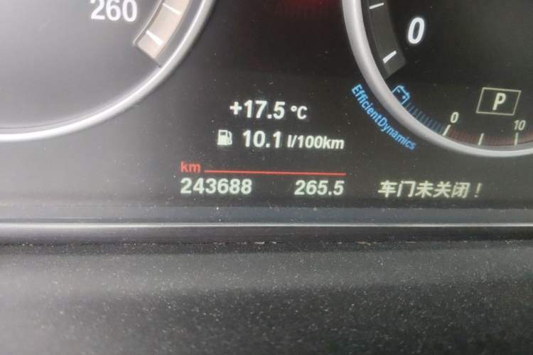 Used BMW 5 Series 2014 520Li Elegant Model Odometer Close Up