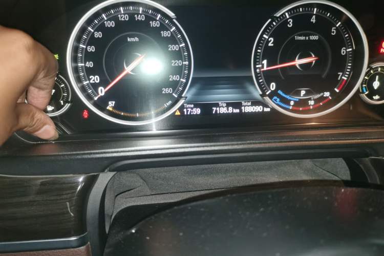 Used BMW 5 Series 2014 525Li Luxury Design Package Odometer Close Up