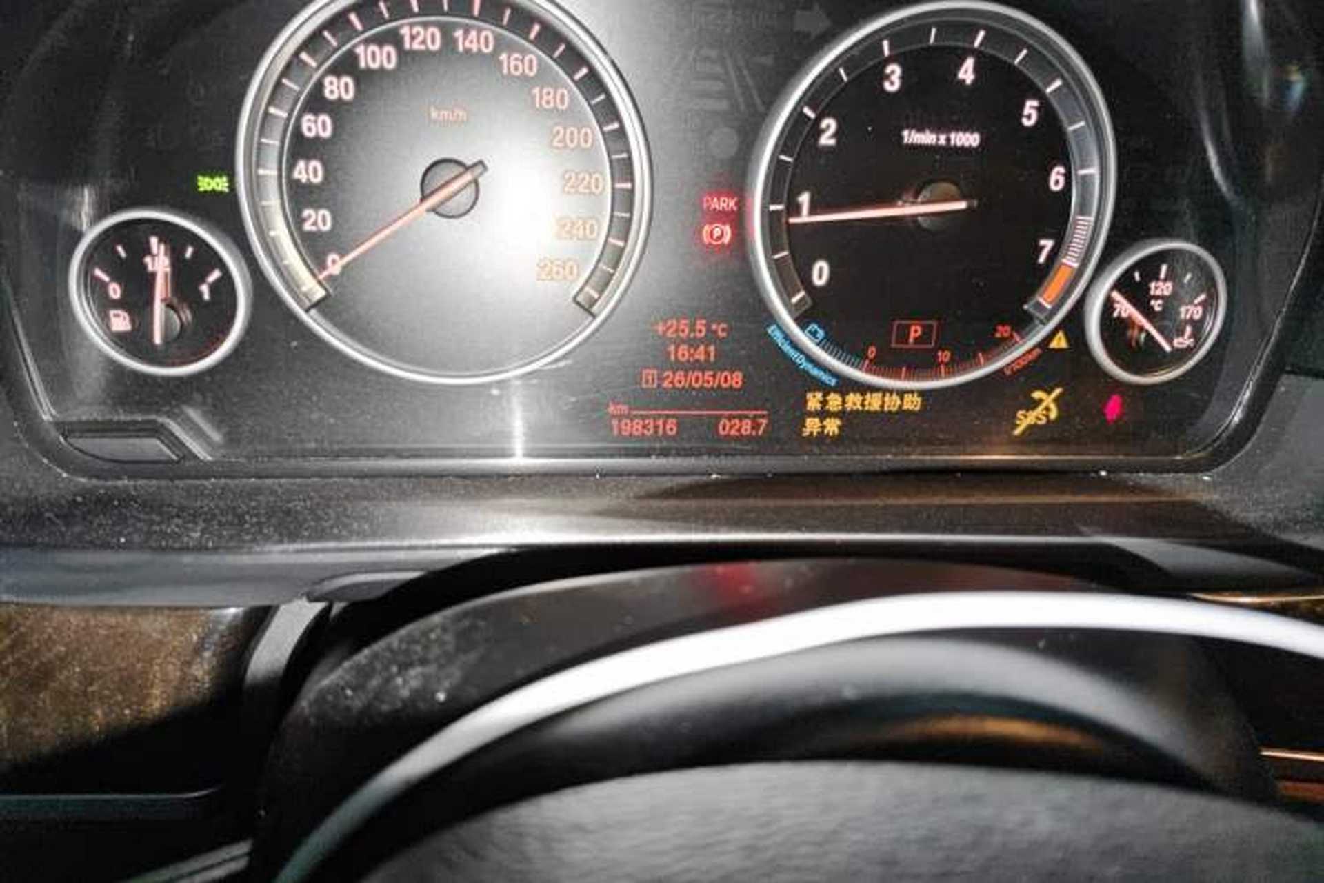 Used BMW 5 Series 2014 528Li Leading Model Odometer Close Up