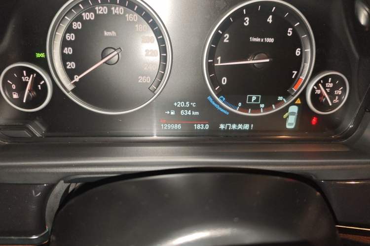 Used BMW 5 Series 2014 520Li Elegant Model Odometer Close Up