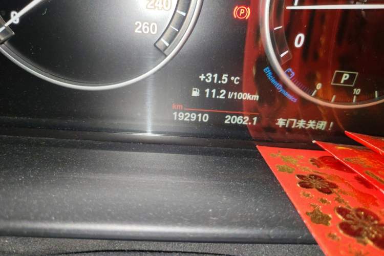 Used BMW 5 Series 2014 528Li Leading Model Odometer Close Up