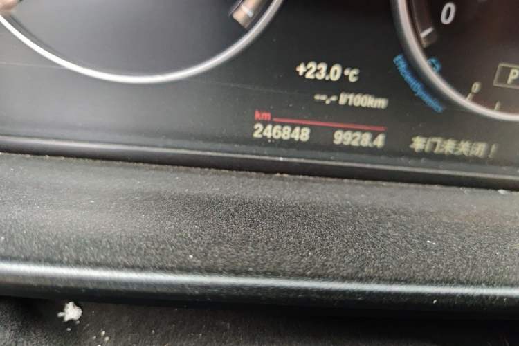 Used BMW 5 Series 2014 525Li Luxury Design Package Odometer Close Up