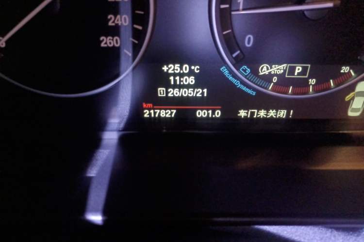 Used BMW 5 Series 2014 528Li Leading Model Odometer Close Up
