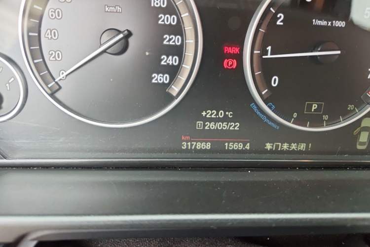 Used BMW 5 Series 2014 520Li Elegant Model Odometer Close Up