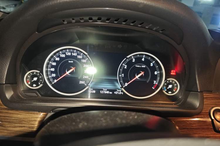Used BMW 5 Series 2014 525Li Luxury Design Package Odometer Close Up