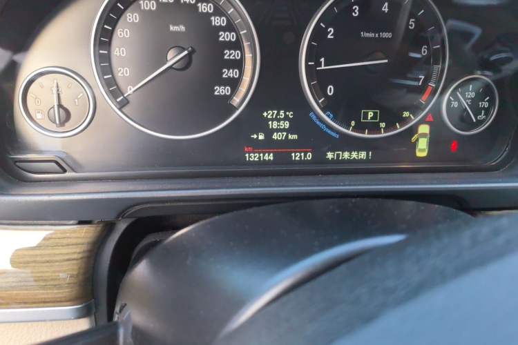 Used BMW 5 Series 2014 525Li Fashion Design Package Odometer Close Up