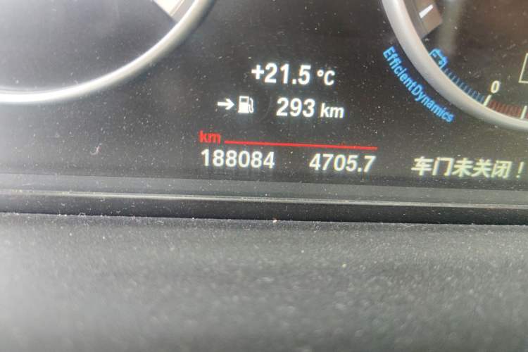 Used BMW 5 Series 2014 525Li Leading Model Odometer Close Up